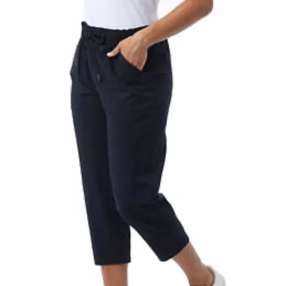 NWT. 32 Degrees Cool Ladies Pull On Active Capri. Size Small. Color - Black. - Picture 2 of 3